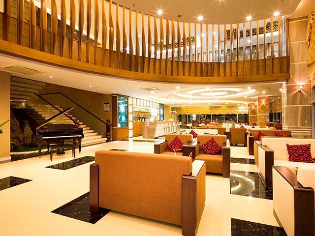 Đèn trang trí đem lại không gian ấm cúng cho thực khách